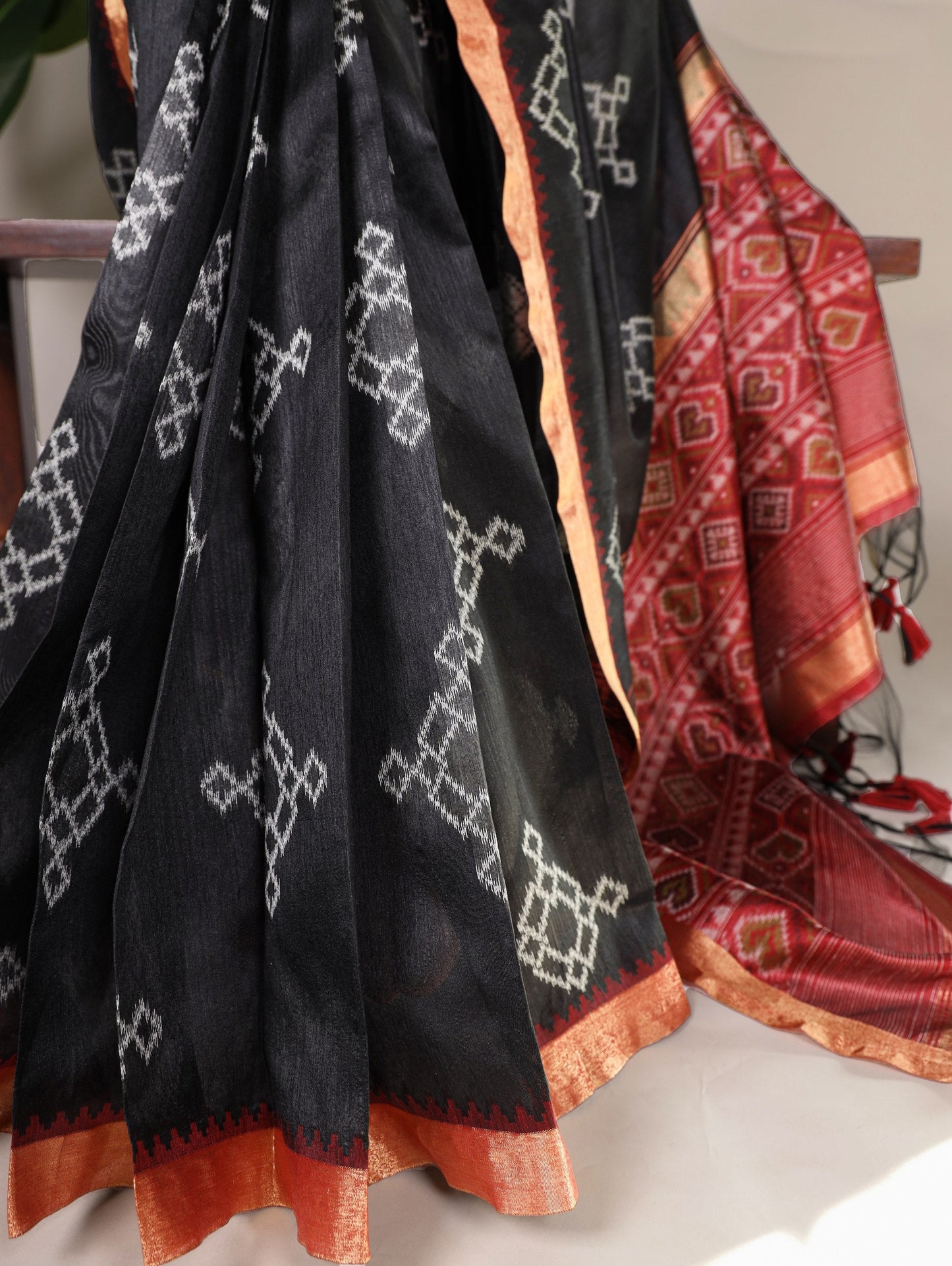 Black Traditional Jacquard Silk Saree