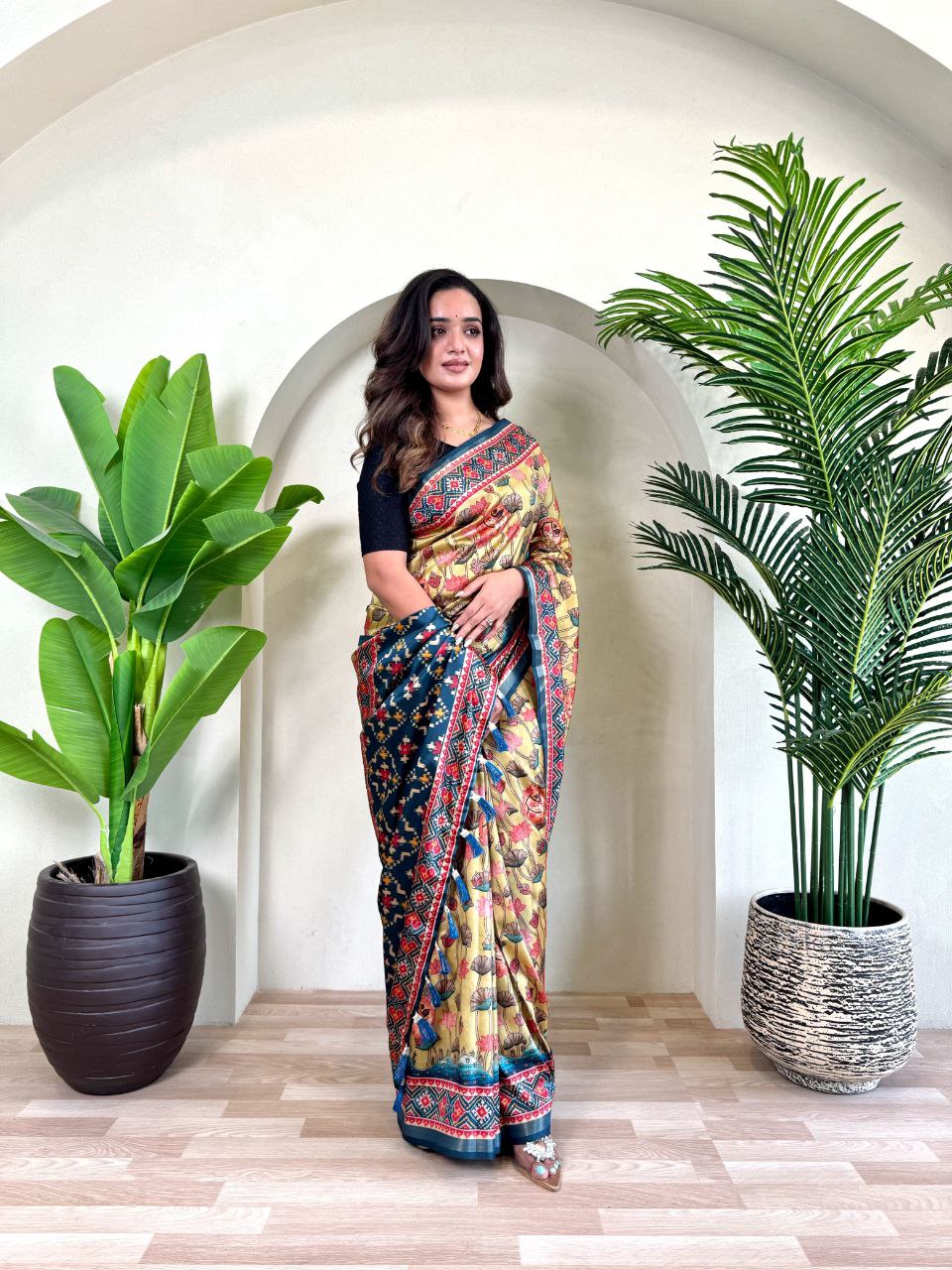 Wedding Wear Dola Viscose Saree