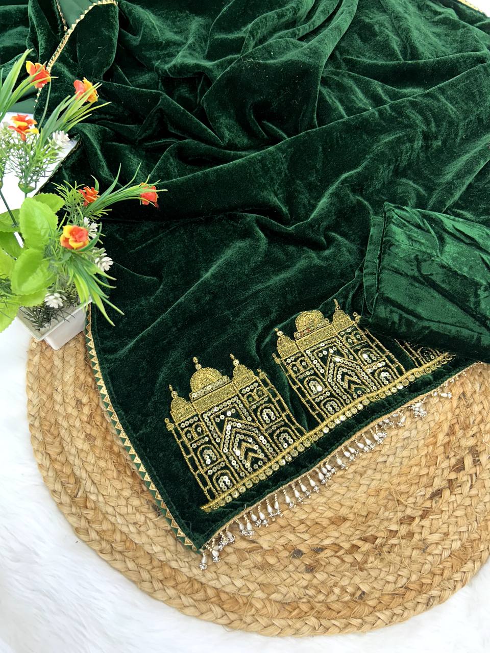 Green Taj Mahal Viscose Velvet Saree
