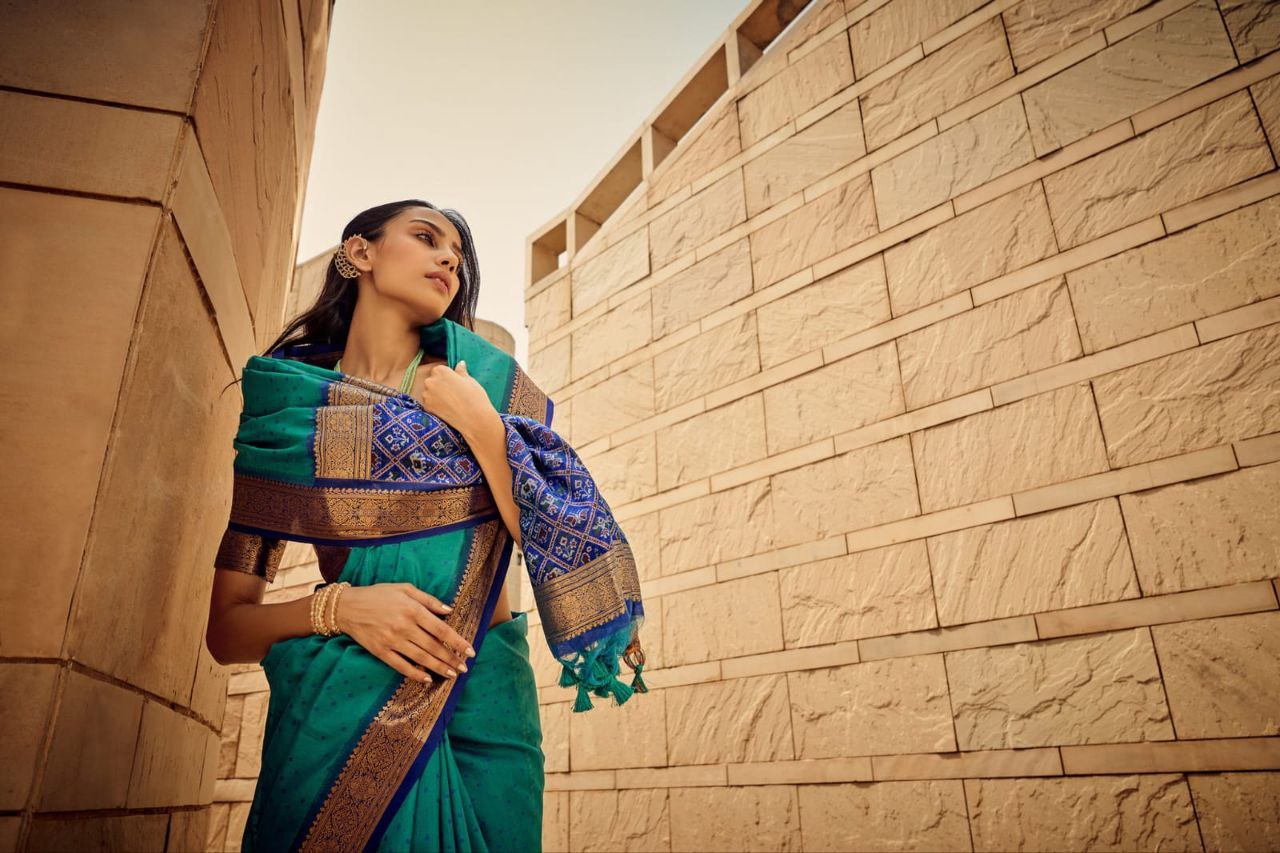 Women Rama Khadi Raw Silk Saree For Wedding Events