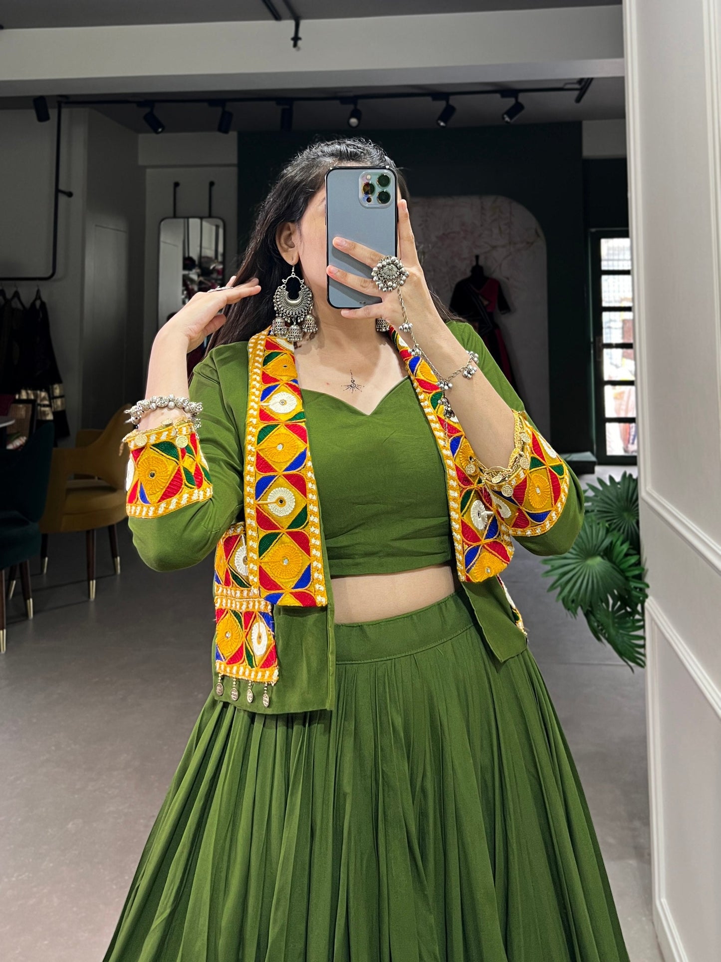 Mehendi Designer Navaratri Wear Lehenga Choli