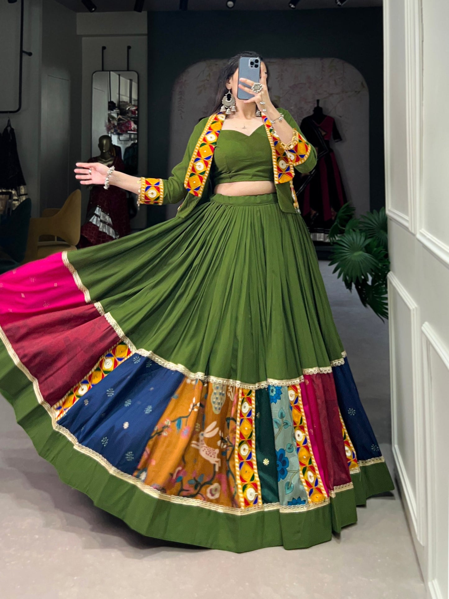 Mehendi Designer Navaratri Wear Lehenga Choli