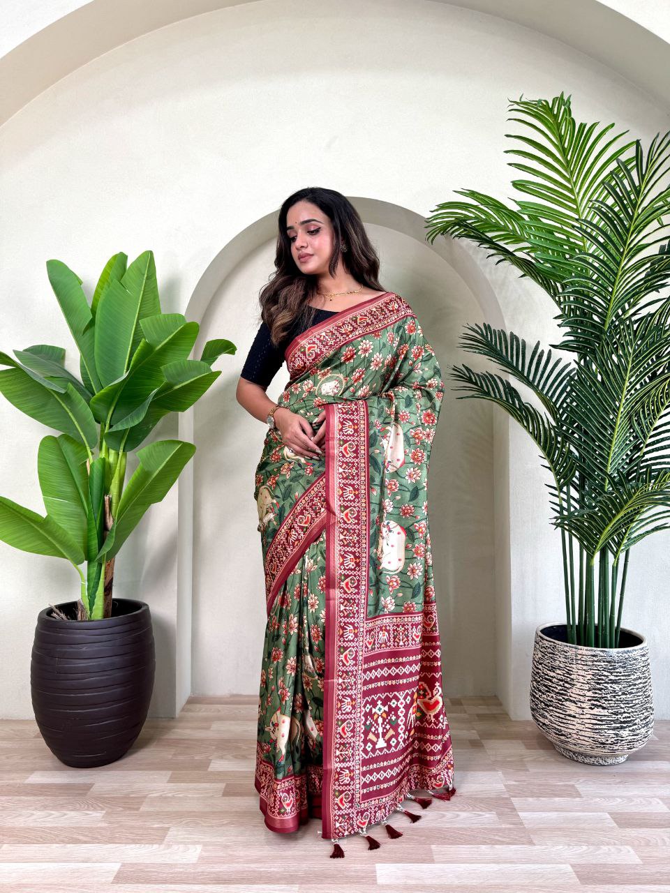 Wedding Wear Dola Viscose Saree
