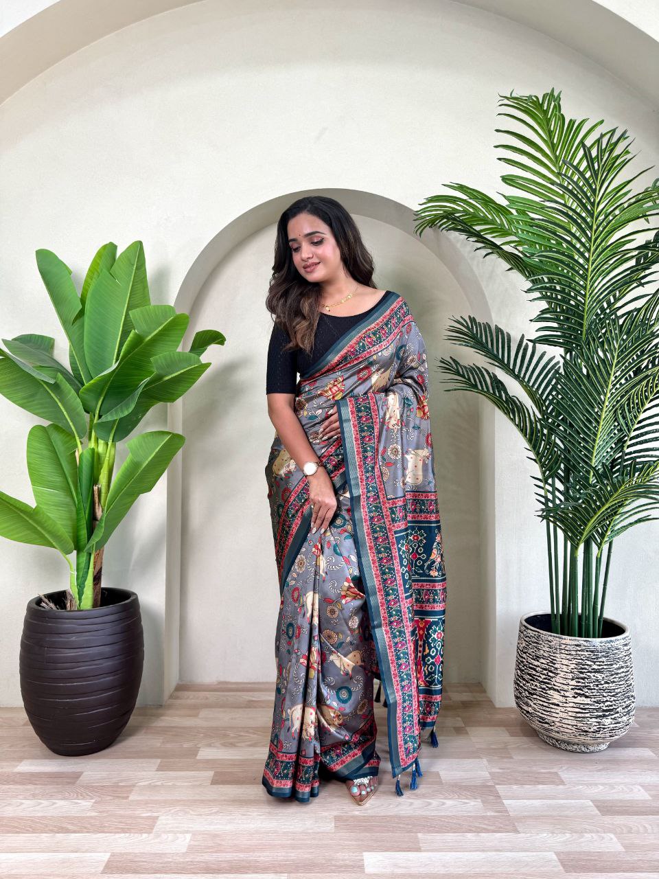 Wedding Wear Dola Viscose Saree